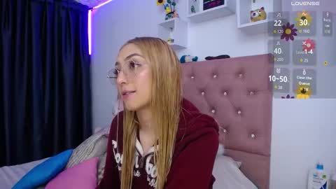 Soffy Brooks Independent model online show from October 16, 2:33 am