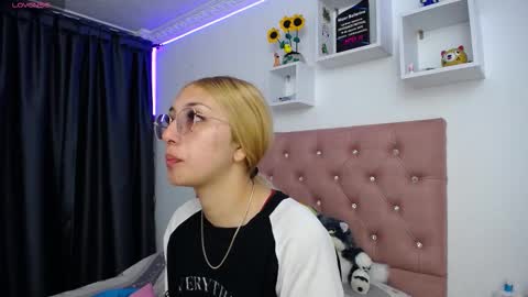 Soffy Brooks Independent model online show from September 27, 7:39 am