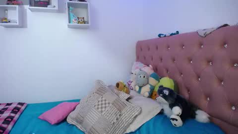 Soffy Brooks Independent model online show from October 28, 5:19 am