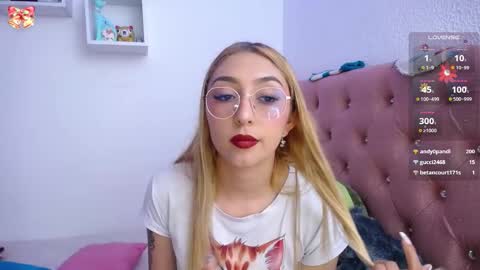 Soffy Brooks Independent model online show from November 15, 4:47 am