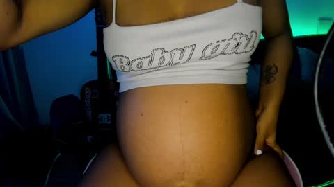 Snapshot of bonny_ebony1 chatting on December 23, 10:55 pm Bonny online show from December 23, 10:55 pm