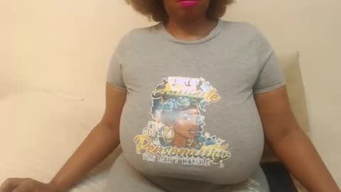 boobyqueen online show from February 18, 12:17 pm