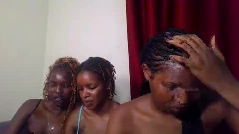 bootie_caramel online show from April 21, 1:42 am