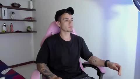 booyhott_ online show from December 17, 7:42 pm