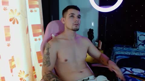 booyhott_ online show from November 6, 8:12 pm