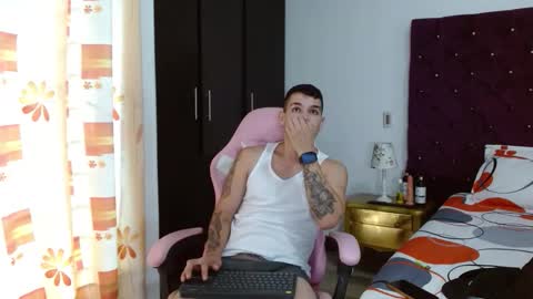 booyhott_ online show from October 27, 9:15 pm