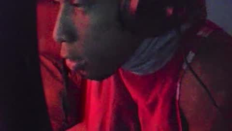 Snapshot of boss_playa98 chatting on September 14, 9:33 am boss_playa98 online show from September 14, 9:33 am