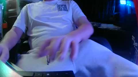 Bowerboi1217 online show from December 22, 2:07 am