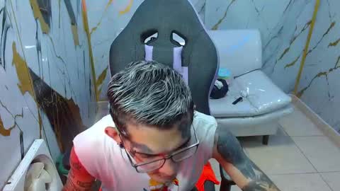 boy_tatto77 online show from February 15, 3:44 pm