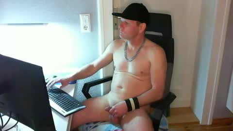 Snapshot of boycatcher chatting on February 9, 4:29 pm Julian online show from February 9, 4:29 pm