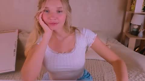 BoysLoveBlondee online show from October 4, 6:55 am