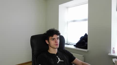 BRAD HOLLOWAY online show from April 8, 2:53 pm