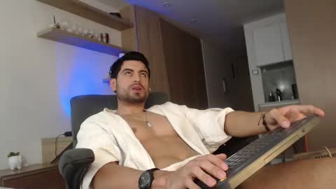 Snapshot of bradley_muscle chatting on February 24, 2:08 am Bradley online show from February 24, 2:08 am
