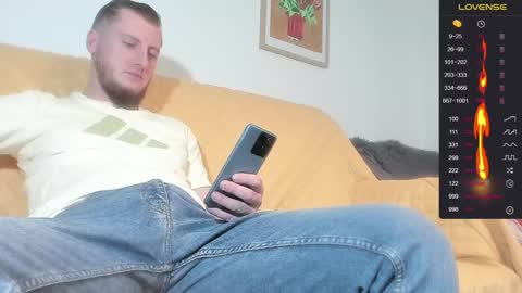 Snapshot of bradryder__ chatting on January 17, 9:28 pm Call me Alex online show from January 17, 9:28 pm