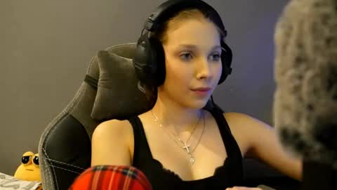 Alice online show from December 14, 8:04 pm