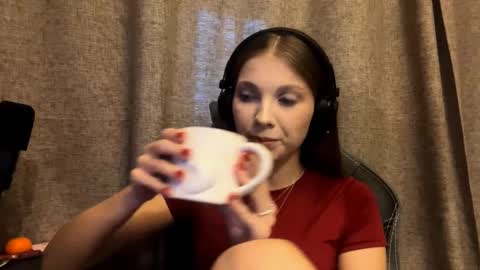 Snapshot of brandamatteson chatting on October 27, 1:33 pm Alice online show from October 27, 1:33 pm