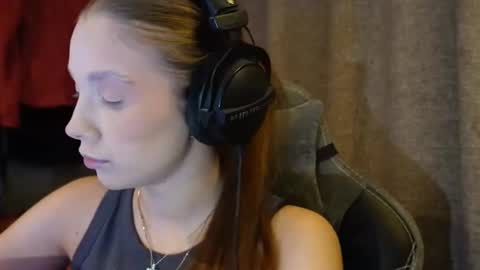 Alice online show from November 17, 3:58 pm