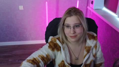 Snapshot of brandy__stars chatting on February 5, 3:55 am Belle online show from February 5, 3:55 am