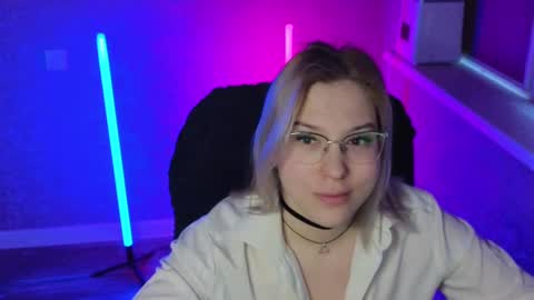 Snapshot of brandy__stars chatting on March 7, 2:04 am Belle online show from March 7, 2:04 am
