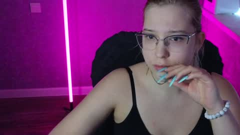 Snapshot of brandy__stars chatting on February 2, 6:14 am Belle online show from February 2, 6:14 am