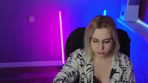 Snapshot of brandy__stars chatting on February 12, 2:56 am Belle online show from February 12, 2:56 am
