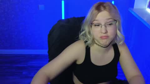 Snapshot of brandy__stars chatting on January 16, 4:49 am Belle online show from January 16, 4:49 am