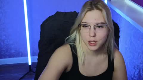 Snapshot of brandy__stars chatting on January 13, 7:32 am Belle online show from January 13, 7:32 am