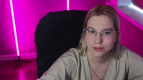Snapshot of brandy__stars chatting on February 1, 5:49 am Belle online show from February 1, 5:49 am