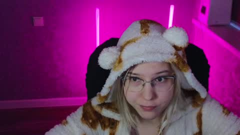 Snapshot of brandy__stars chatting on February 6, 2:00 am Belle online show from February 6, 2:00 am