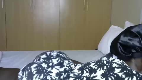 brat_bubble online show from December 1, 10:56 pm