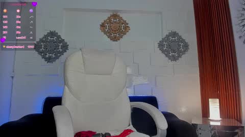 Snapshot of breex_ chatting on February 18, 11:41 pm Breex online show from February 18, 11:41 pm