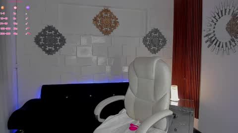 Snapshot of breex_ chatting on January 15, 11:19 pm Breex online show from January 15, 11:19 pm
