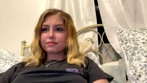 Breezyxlove online show from April 16, 2:22 am