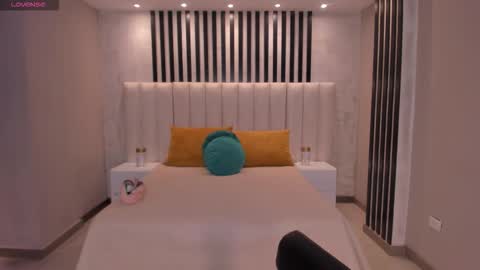 Bren  IG brendakoleman online show from October 3, 6:43 am