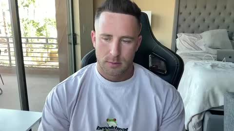 Snapshot of brettmycles chatting on February 27, 11:15 pm Brett Mycles online show from February 27, 11:15 pm