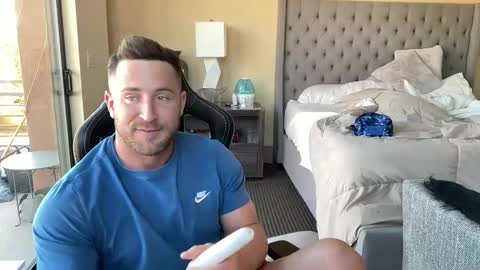 Snapshot of brettmycles chatting on February 2, 9:02 pm Brett Mycles online show from February 2, 9:02 pm