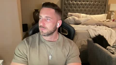 Snapshot of brettmycles chatting on February 12, 6:29 am Brett Mycles online show from February 12, 6:29 am