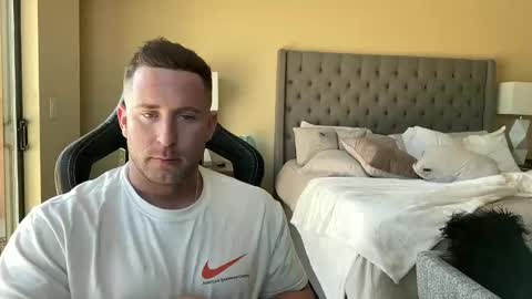 Snapshot of brettmycles chatting on January 16, 6:37 pm Brett Mycles online show from January 16, 6:37 pm
