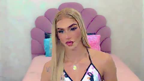 Snapshot of briana_sex32 chatting on February 7, 8:11 am BRIANA online show from February 7, 8:11 am