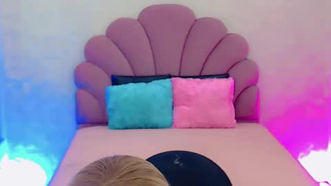 Snapshot of briana_sex32 chatting on February 2, 6:47 am BRIANA online show from February 2, 6:47 am