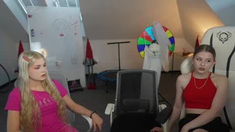 Diamonds Girls online show from May 15, 4:25 pm