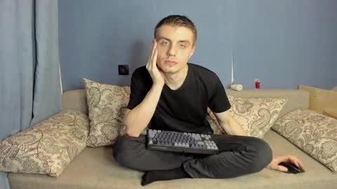 bristlebback online show from April 2, 3:30 pm