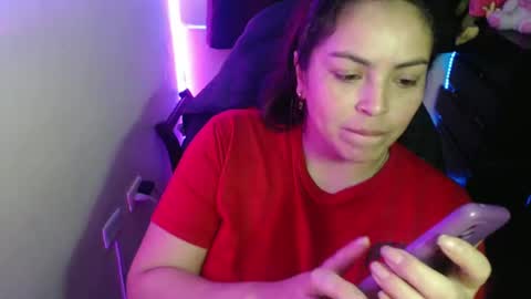 scarleth    follow mee 3 kis online show from March 4, 2:17 am