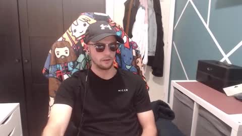 britishbigdick_ online show from October 23, 6:09 pm