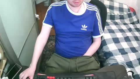 British Tom online show from April 26, 11:24 pm