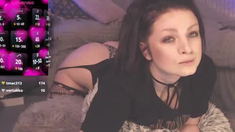Snapshot of britneybarker chatting on February 13, 5:26 am britneybarker online show from February 13, 5:26 am