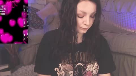 Snapshot of britneybarker chatting on February 13, 2:23 am britneybarker online show from February 13, 2:23 am