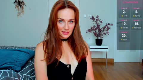 Snapshot of britneyhall chatting on December 12, 8:14 am britneyhall online show from December 12, 8:14 am