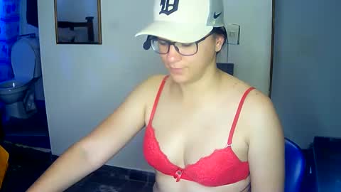 Snapshot of brittanycheekss chatting on January 22, 7:03 pm brittanycheeks1 online show from January 22, 7:03 pm
