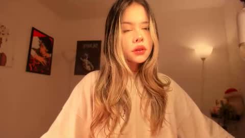 Nat  Independent model  Please help me to reach 200 thumbs up online show from December 19, 4:52 am